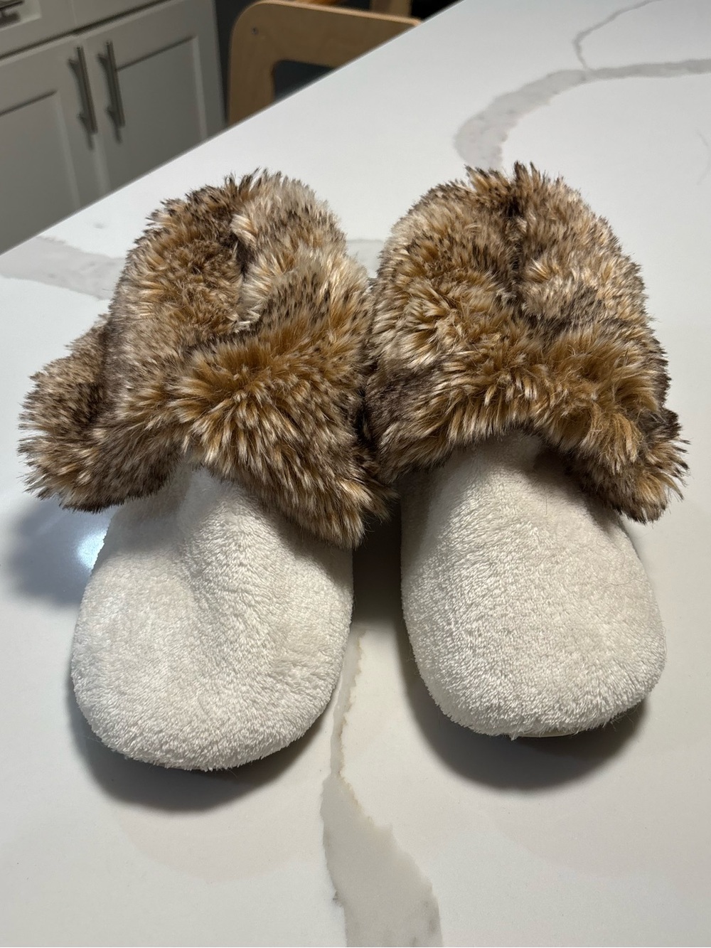 Pottery Barn Women’s Slippers Size S